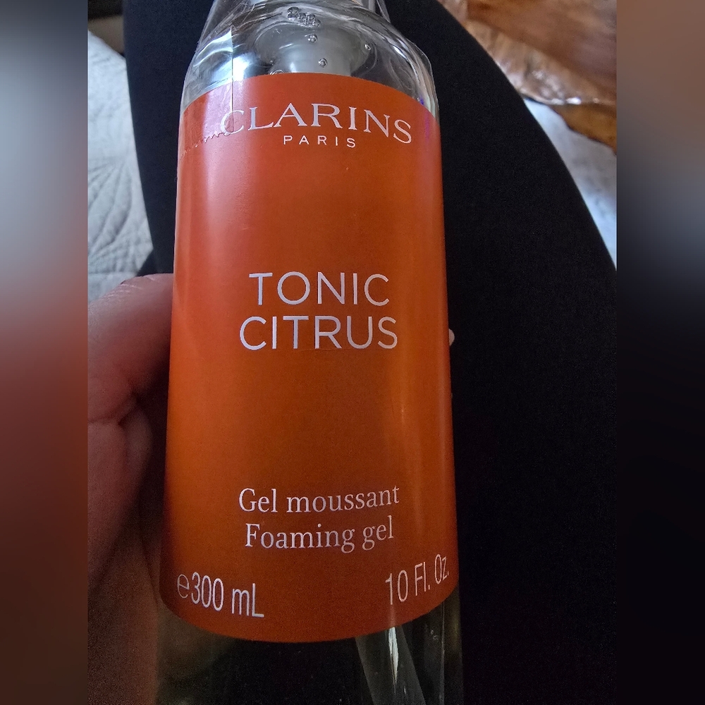New Clarins Tonic Citrus Body Foaming Gel, 10oz/ 300ml - Picture 6 of 7